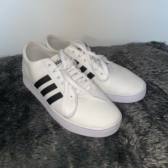 Adidas shoes - Picture 1 of 4